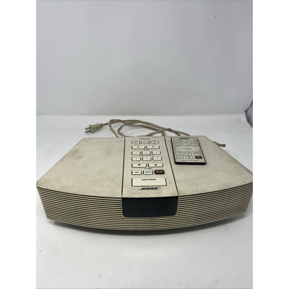 Bose Wave Radio AWR1-1W AM/FM/AUX Clock Radio, White‎ with Remote and Power Cord